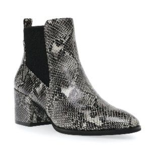 ANNE KLEIN PARSON GRAY SNAKE PRINT ANKLE BOOTS SIZE 10
